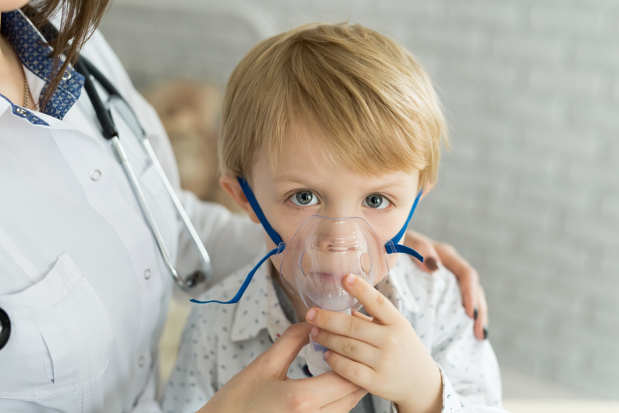 Nouvelle thérapie combinée contre la pneumonie à Mycoplasma chez l’enfant